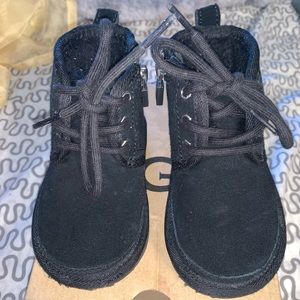 UGG NUEMEL SIZE 6C